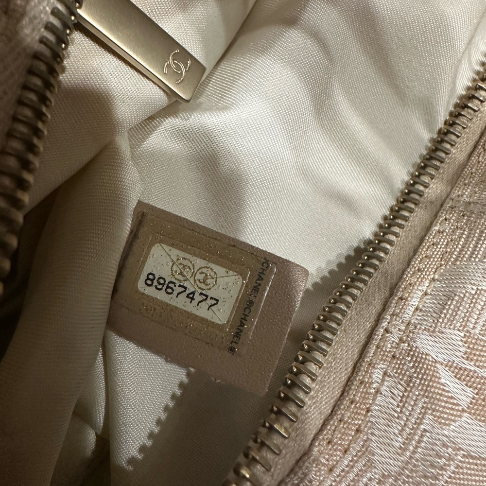 Chanel Handbag | Authentic Chanel Shoulder Bag | Authenticity card included - Picture 13 of 16